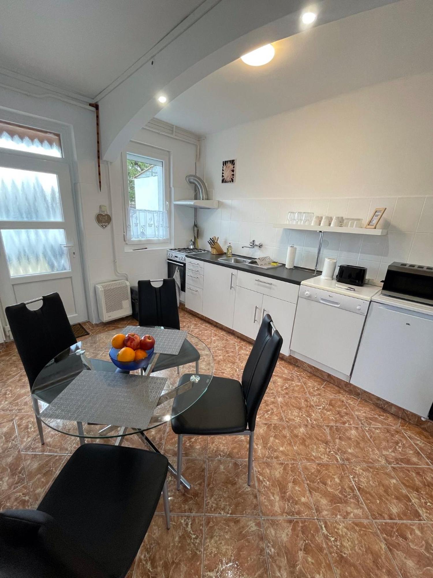 Var-Lak Apartman Balatonfuzfo Luaran gambar